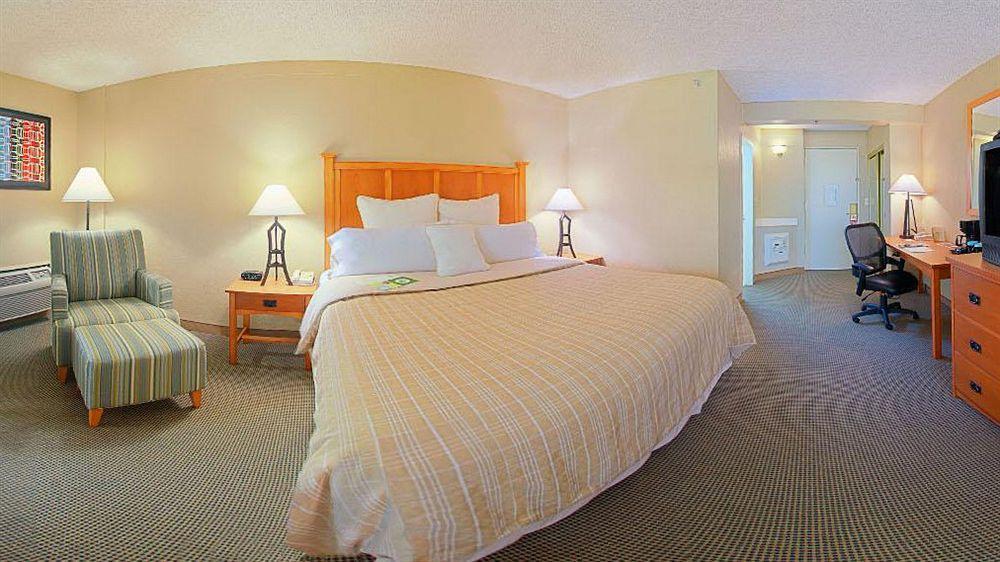 Wyndham Garden New Orleans Airport Hotel Metairie Bagian luar foto